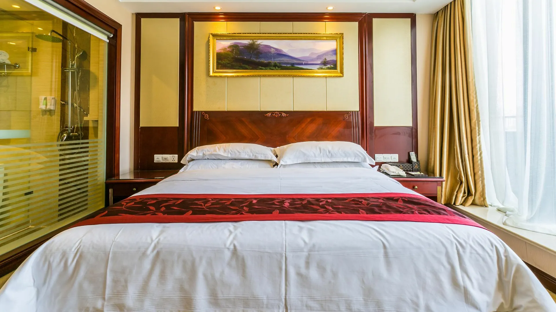 Vienna Hotel Hongqiao Airport Wanda Plaza Shanghai 3*,  China