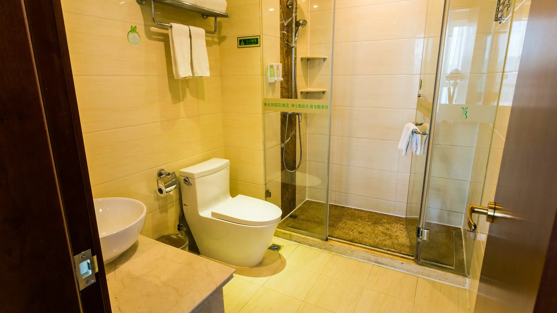 Vienna Hotel Hongqiao Airport Wanda Plaza Shanghai 3*,  China