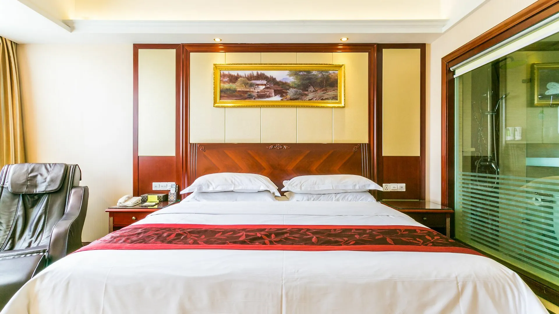 Vienna Hotel Hongqiao Airport Wanda Plaza Shanghai 3*,  China